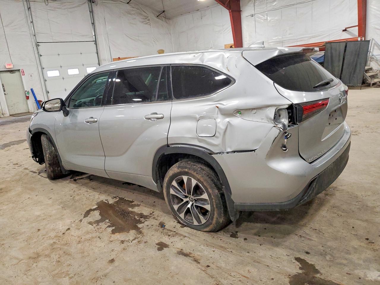 2022 Toyota Highlander Xle - Фото 2