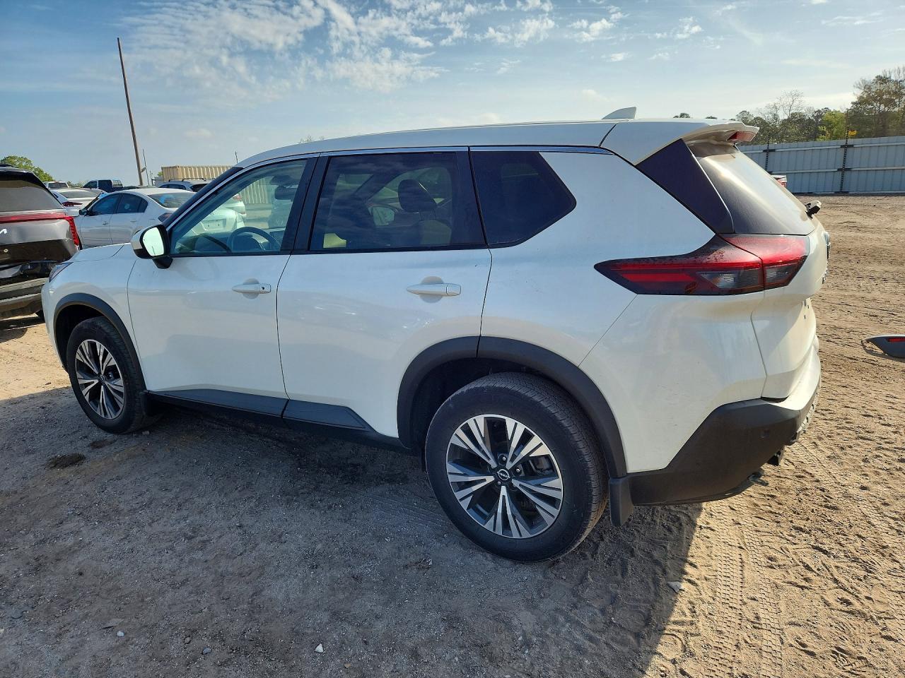2023 Nissan Rogue Sv - Фото 2