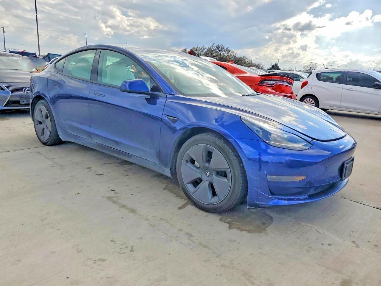 2023 Tesla Model 3 - Фото 4