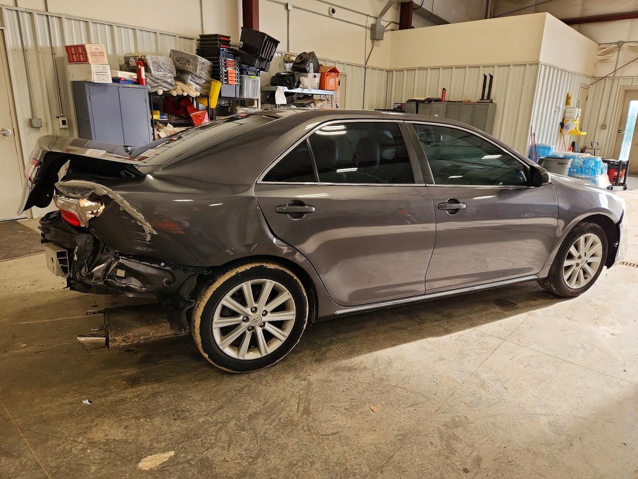 2014 Toyota Camry Xle - Image 3