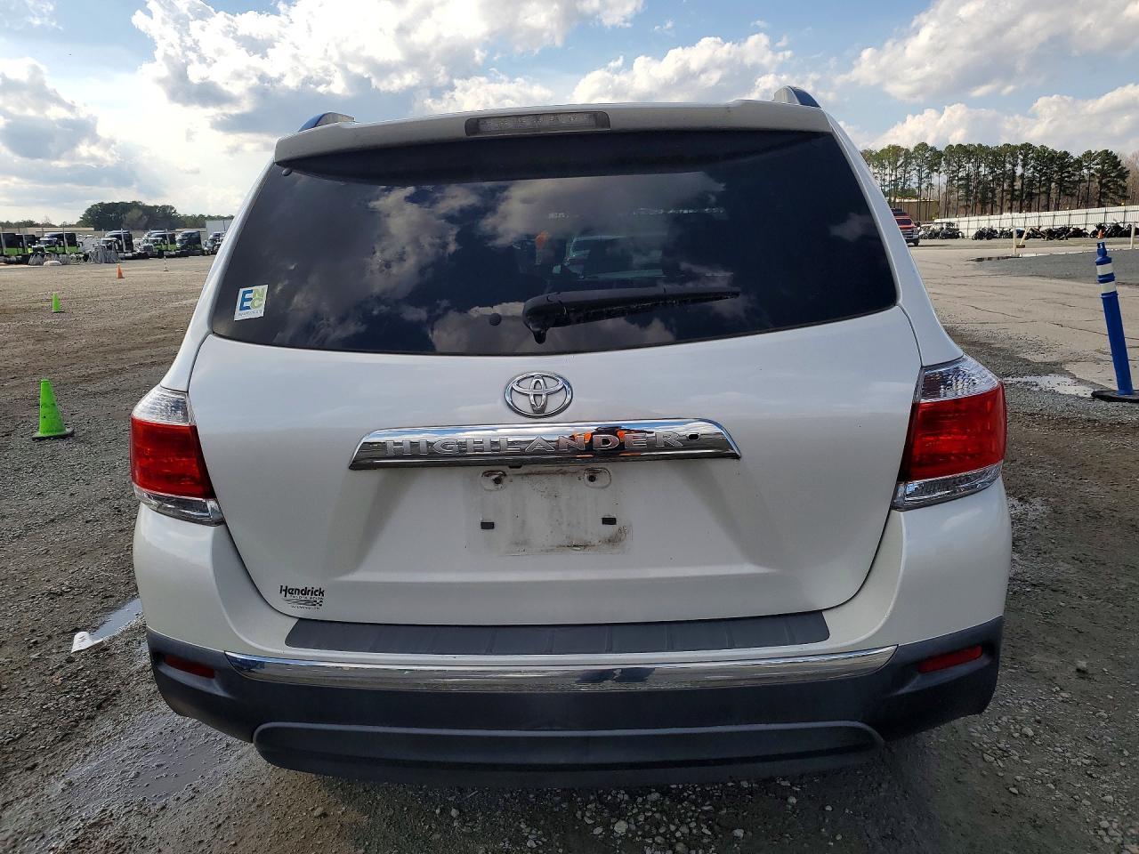 2011 Toyota Highlander Se - Image 6