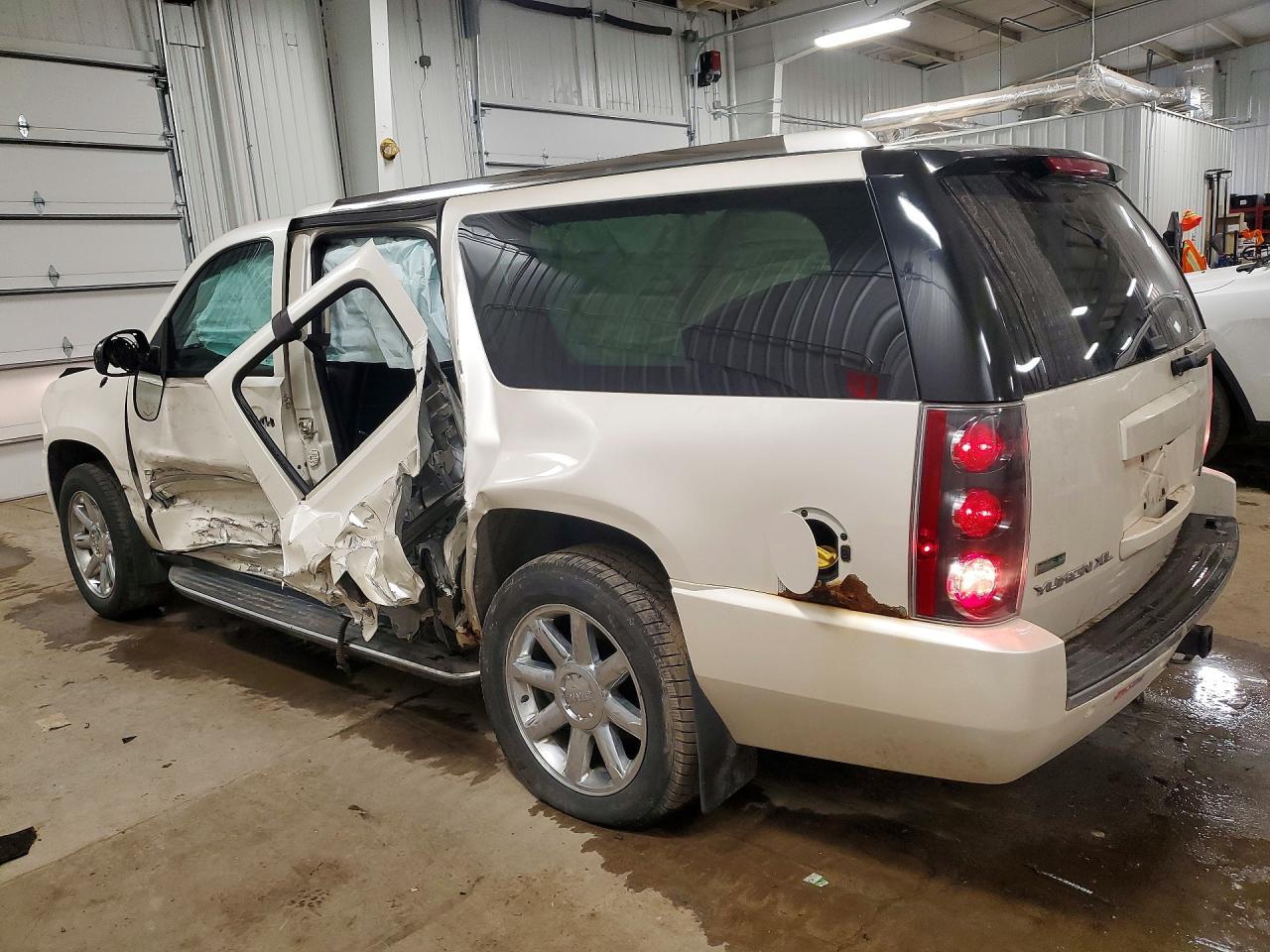 2012 GMC Yukon Xl Denali - Image 2