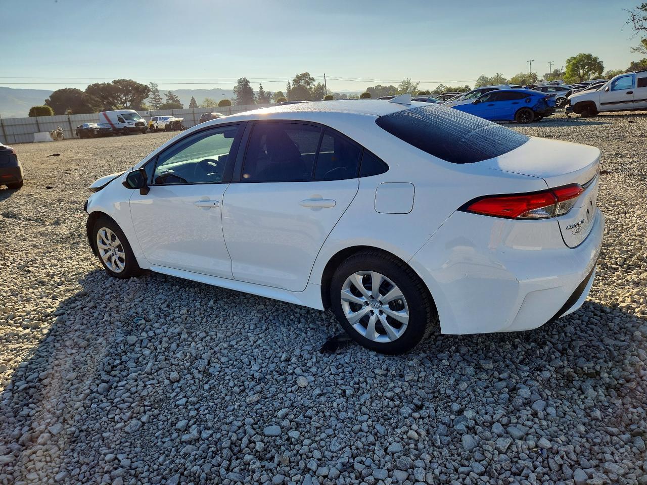 2022 Toyota Corolla Le - Фото 2