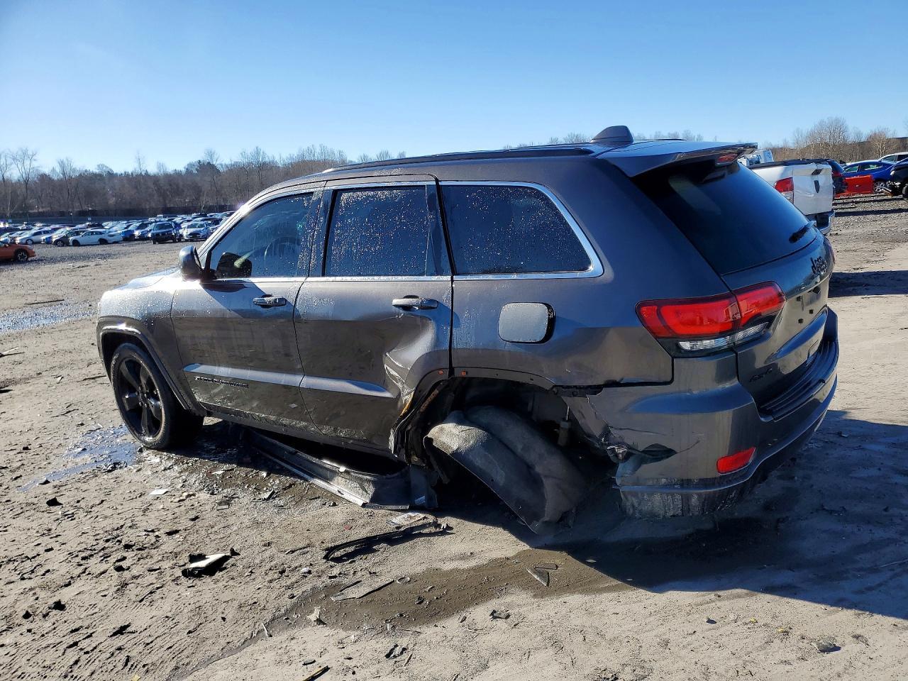2015 Jeep Grand Cherokee Laredo - Image 2