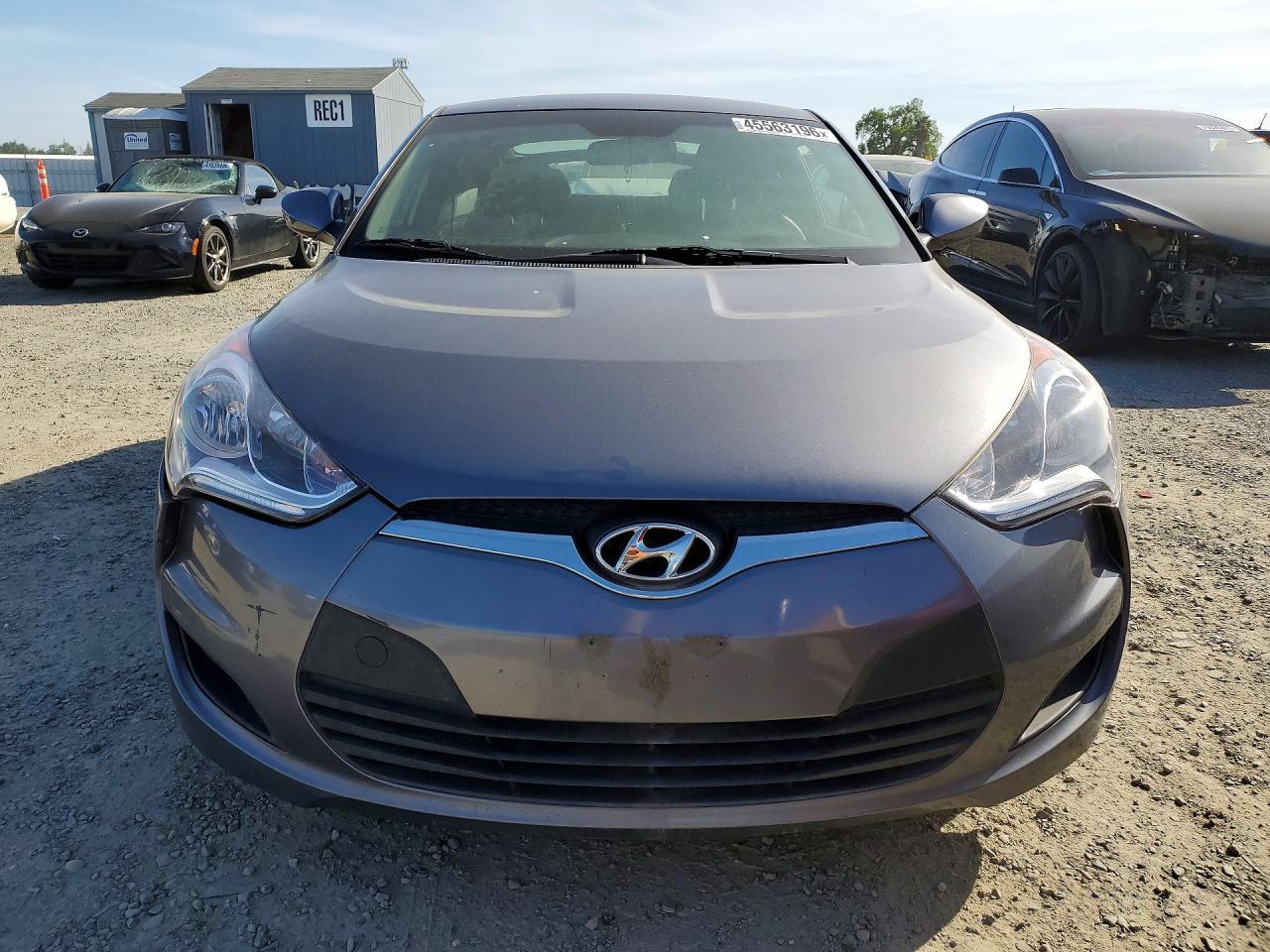 2016 Hyundai Veloster Base - Image 5