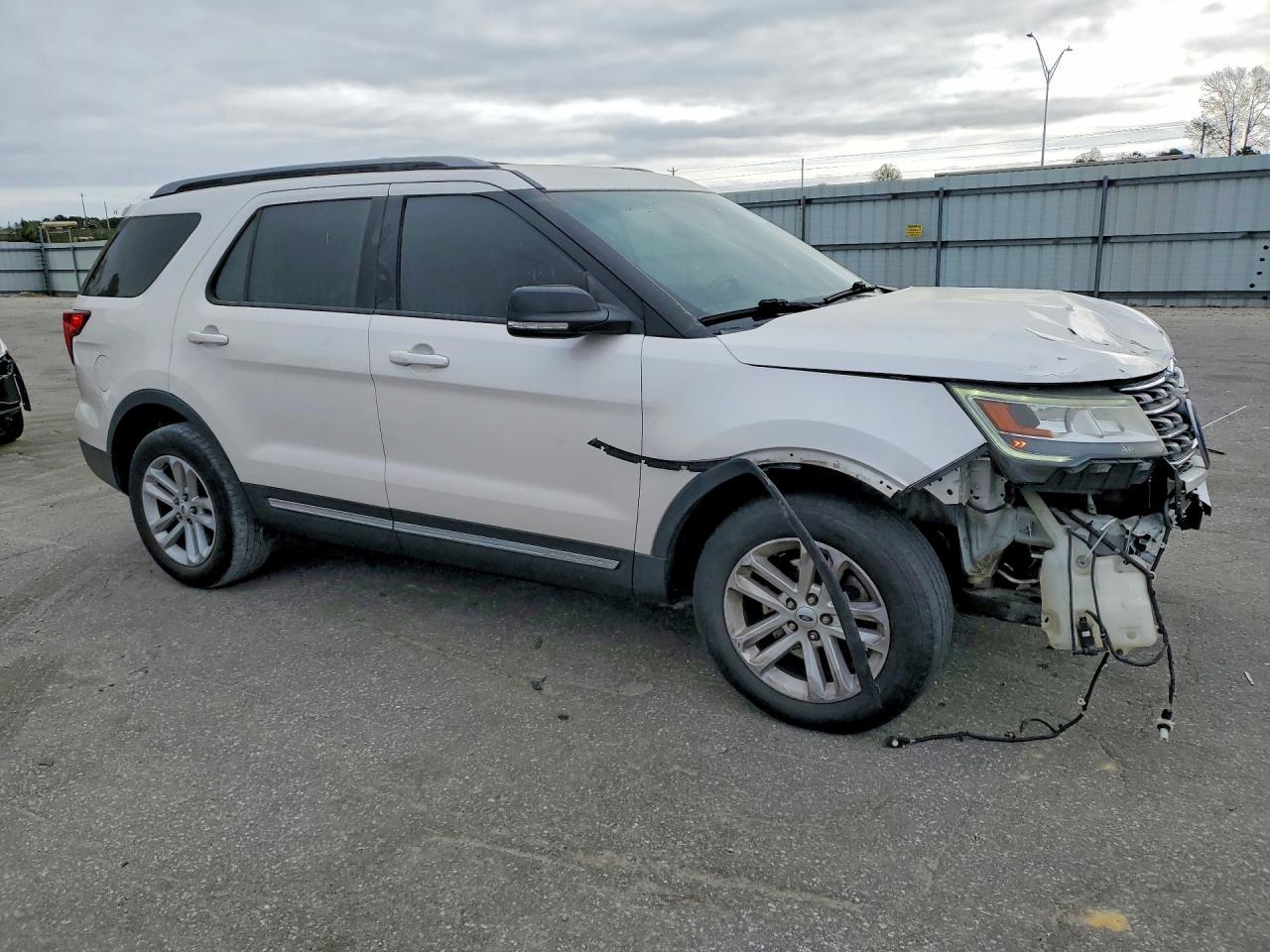 2017 Ford Explorer Xlt - Фото 4
