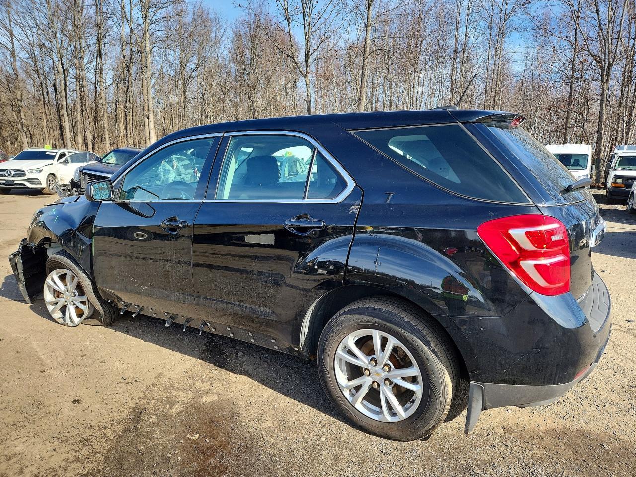 2017 Chevrolet Equinox Ls - Фото 2