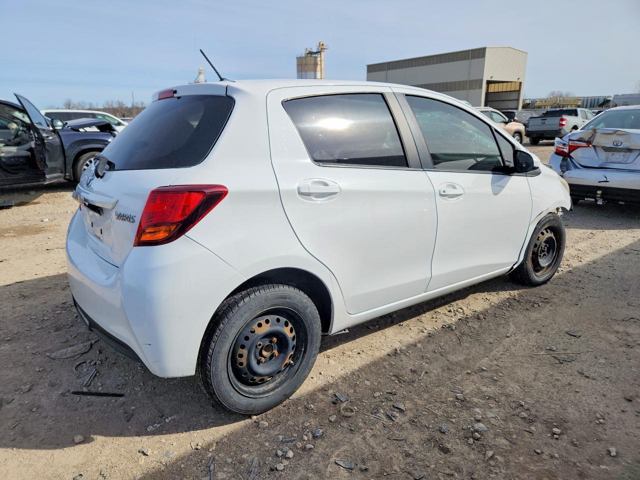 2015 Toyota Yaris 5-Door L - Image 3