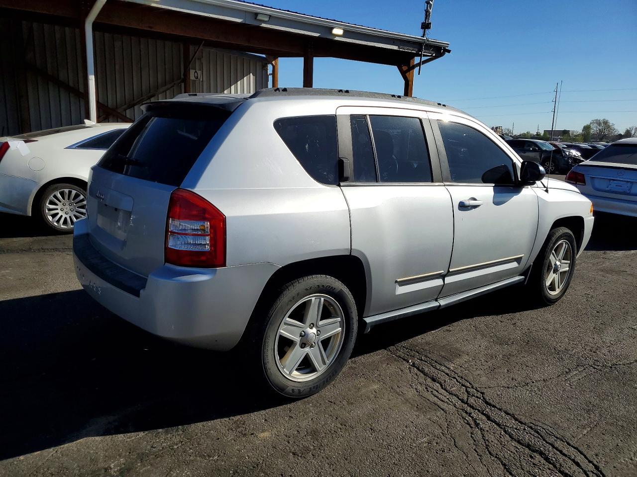 2010 Jeep Compass Sport - Фото 3