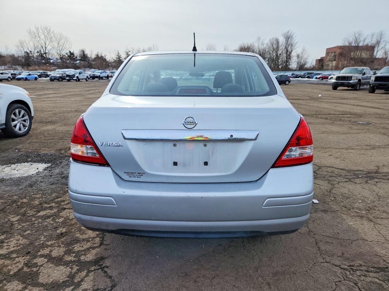 2011 Nissan Versa 1.8 S - Image 6