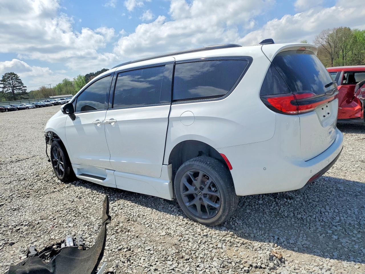 2023 Chrysler Pacifica Touring L - Фото 2