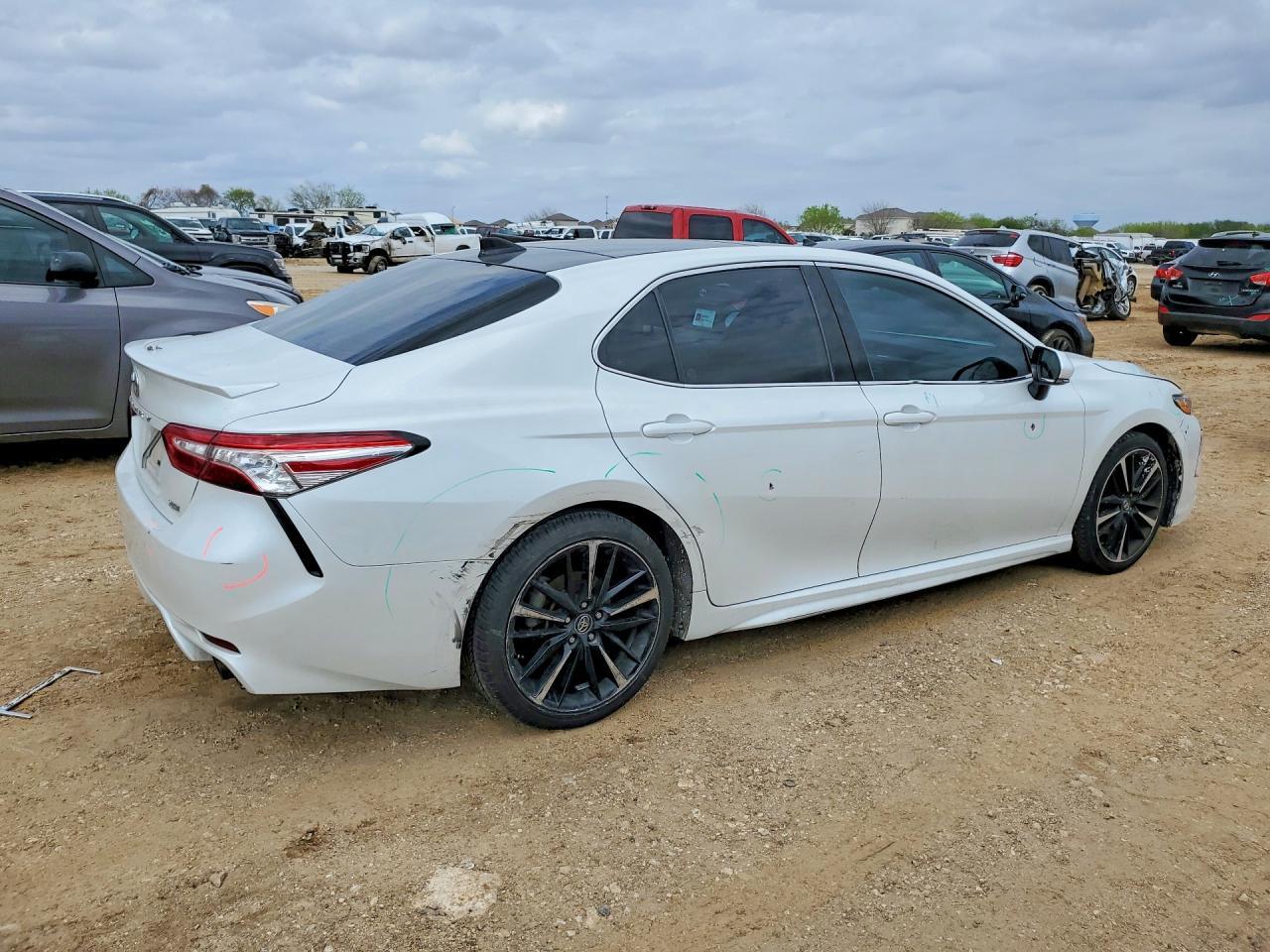 2020 Toyota Camry Xse - Фото 3