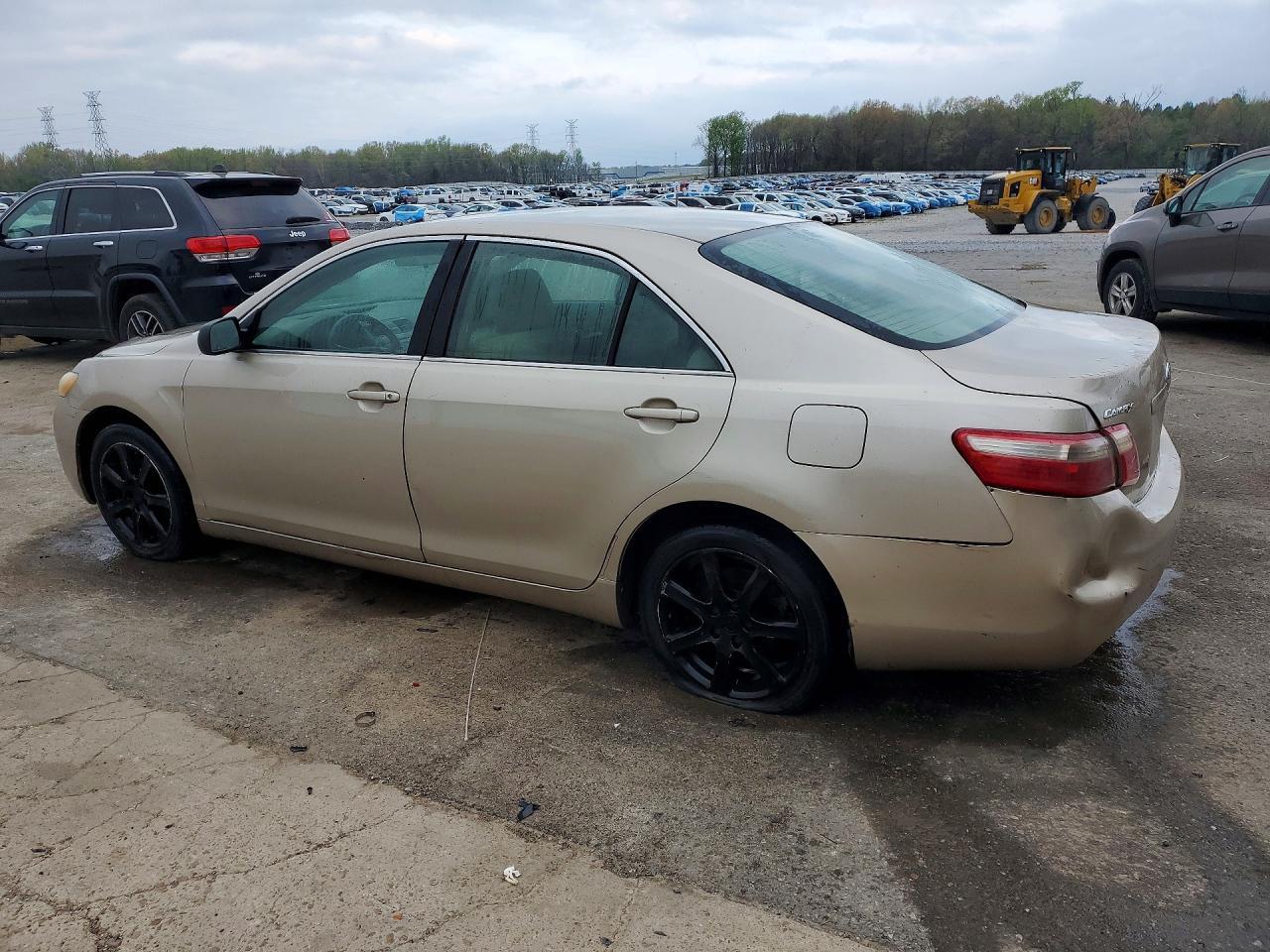 2009 Toyota Camry Le - Фото 2