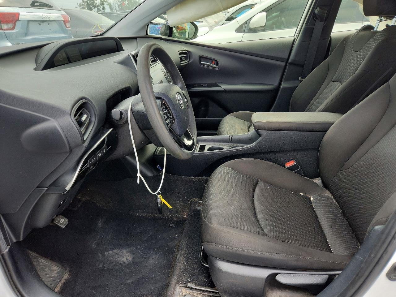 2022 Toyota Prius Le - Image 7