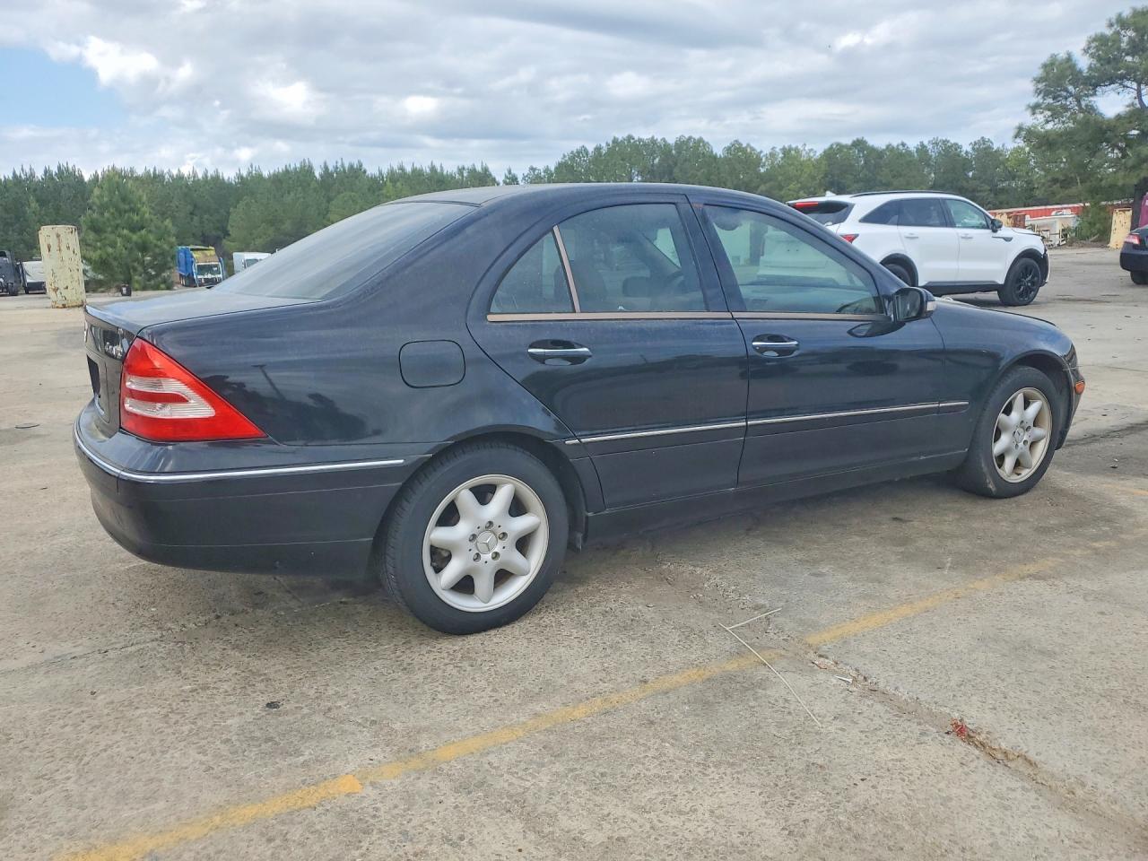 2004 Mercedes-Benz C 240 4Matic - Image 3