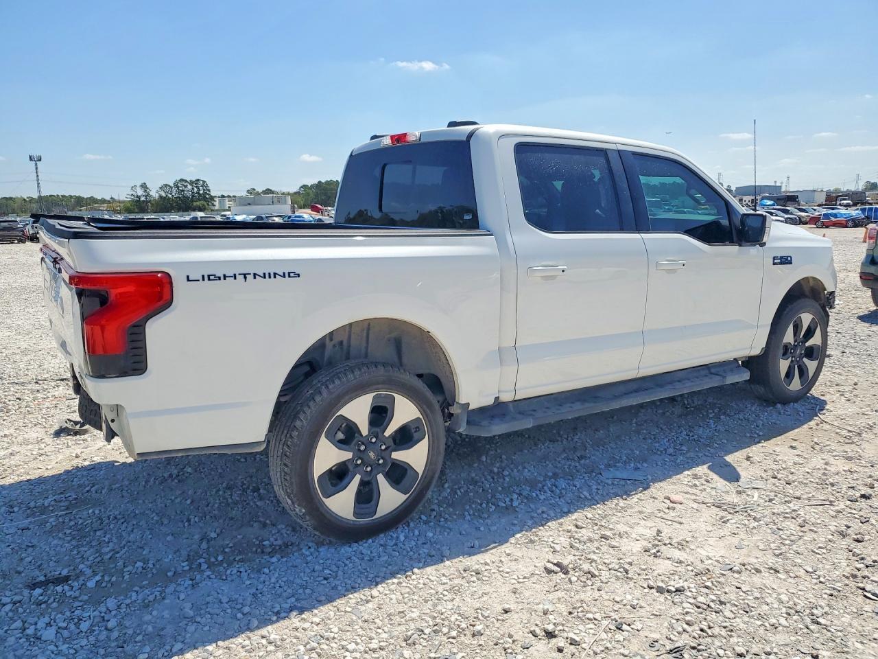 2024 Ford F150 Lightning Platinum - Image 3