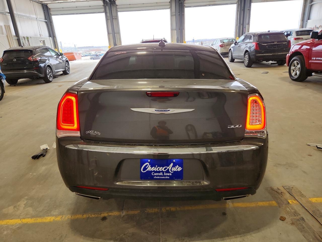 2019 Chrysler 300 Touring - Фото 6