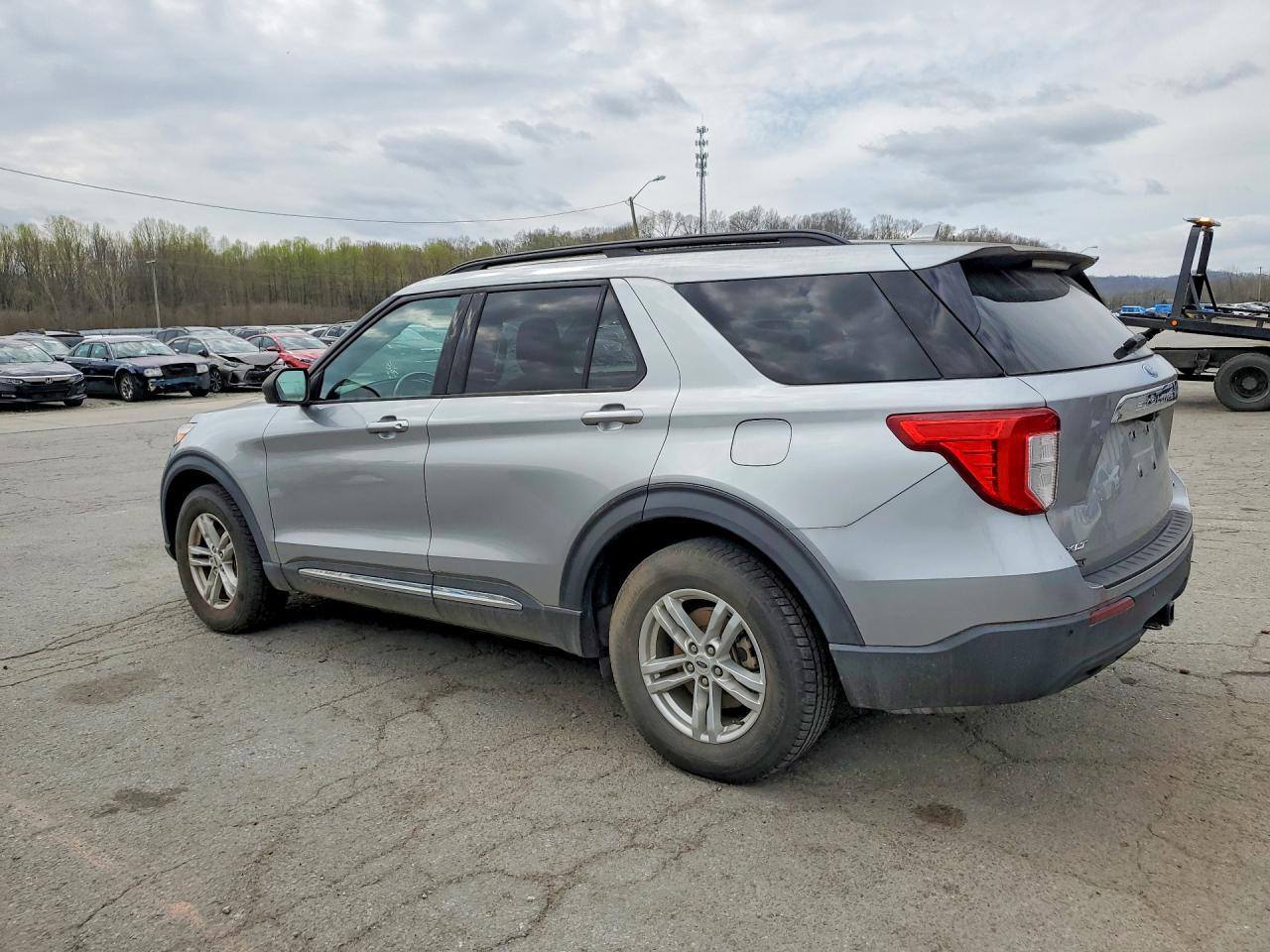 2020 Ford Explorer Xlt - Фото 2