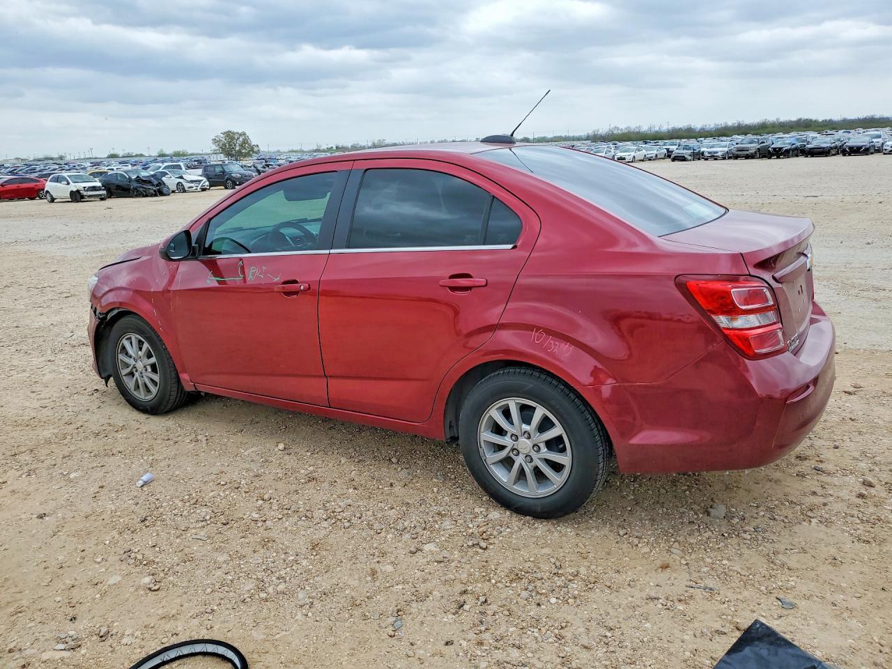 2019 Chevrolet Sonic Lt - Фото 2