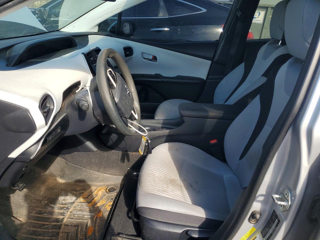 2016 Toyota Prius Two - Image 7