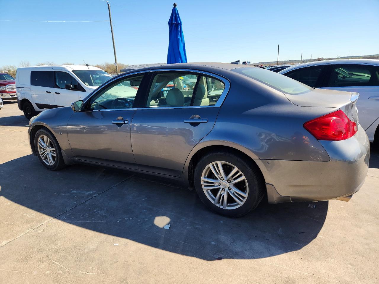 2015 Infiniti Q40 Base - Image 2