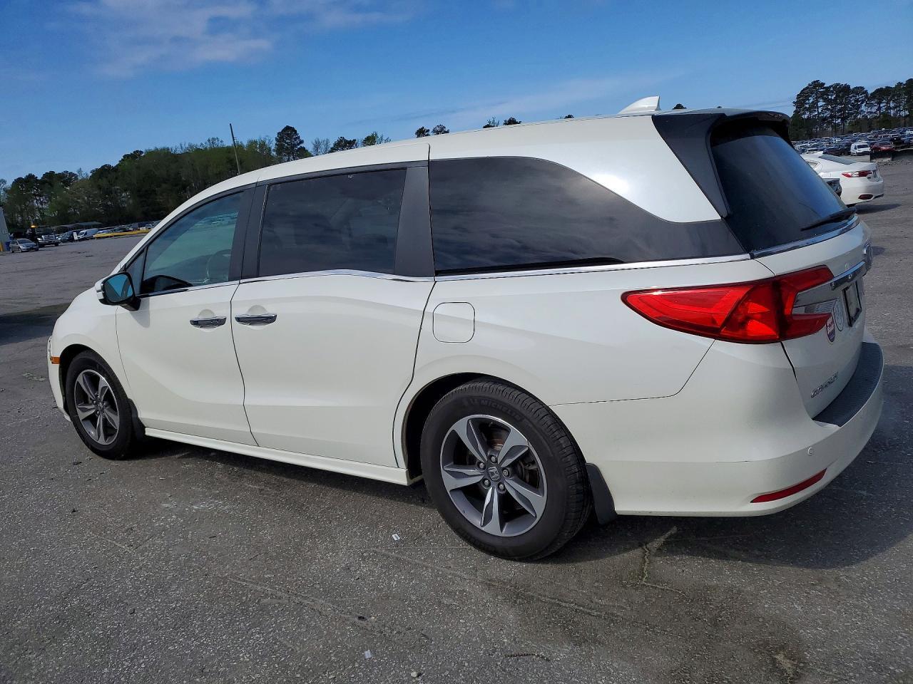 2018 Honda Odyssey Touring - Фото 2