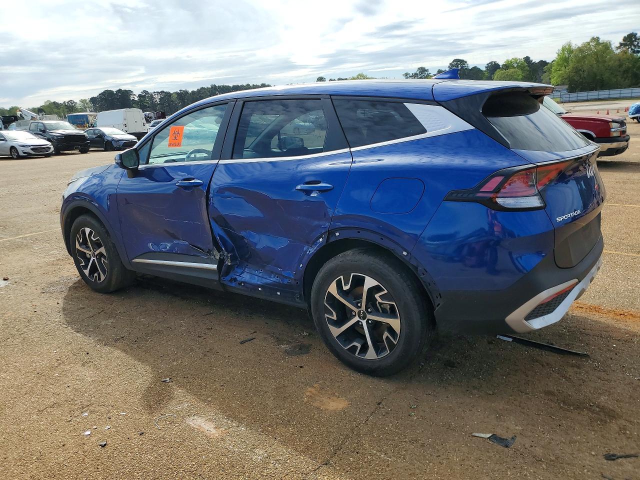 2024 Kia Sportage Ex - Image 2