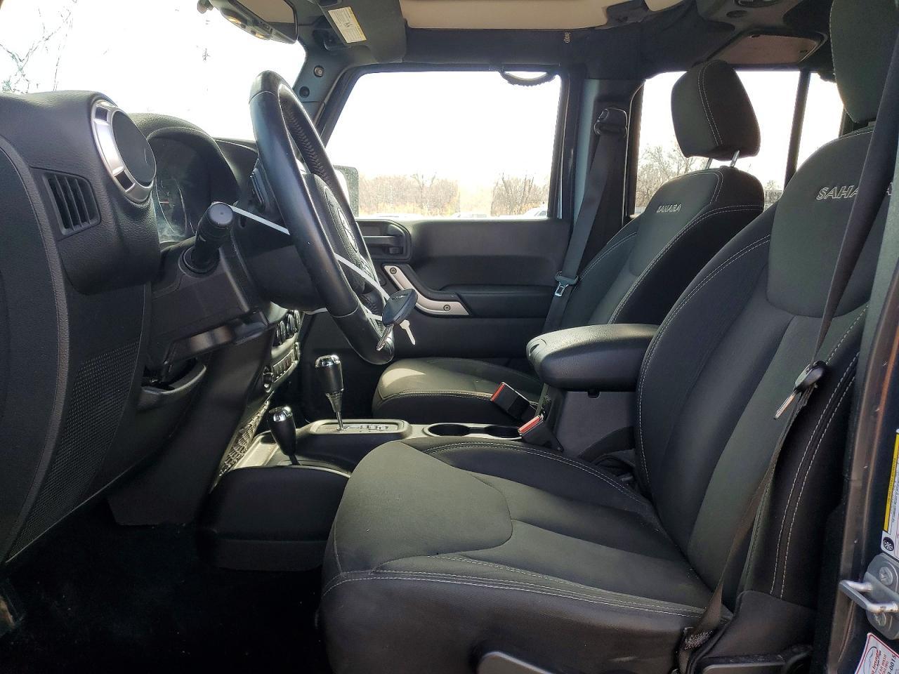 2016 Jeep Wrangler Unlimited Sahara - Image 7