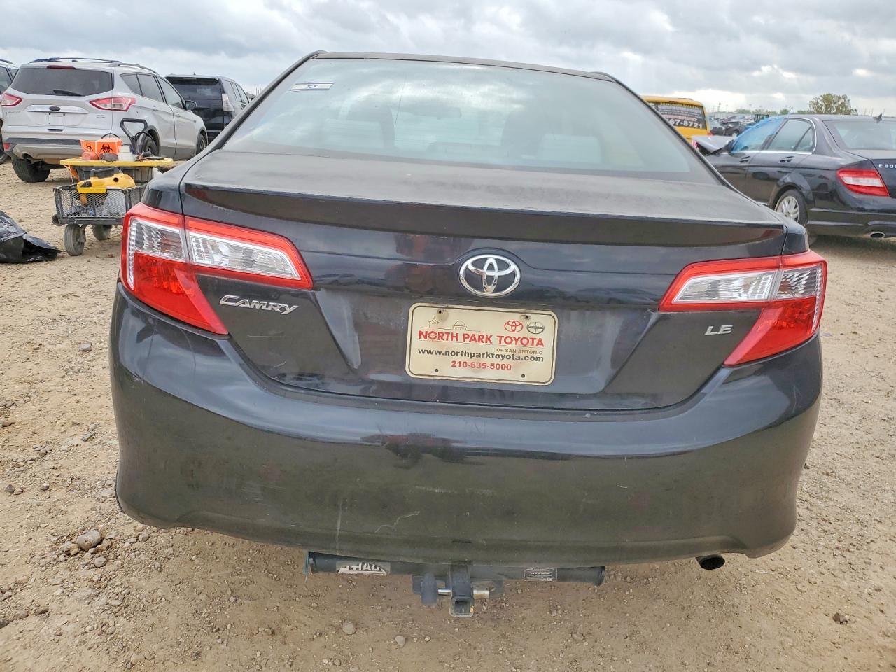 2012 Toyota Camry Le A - Фото 6