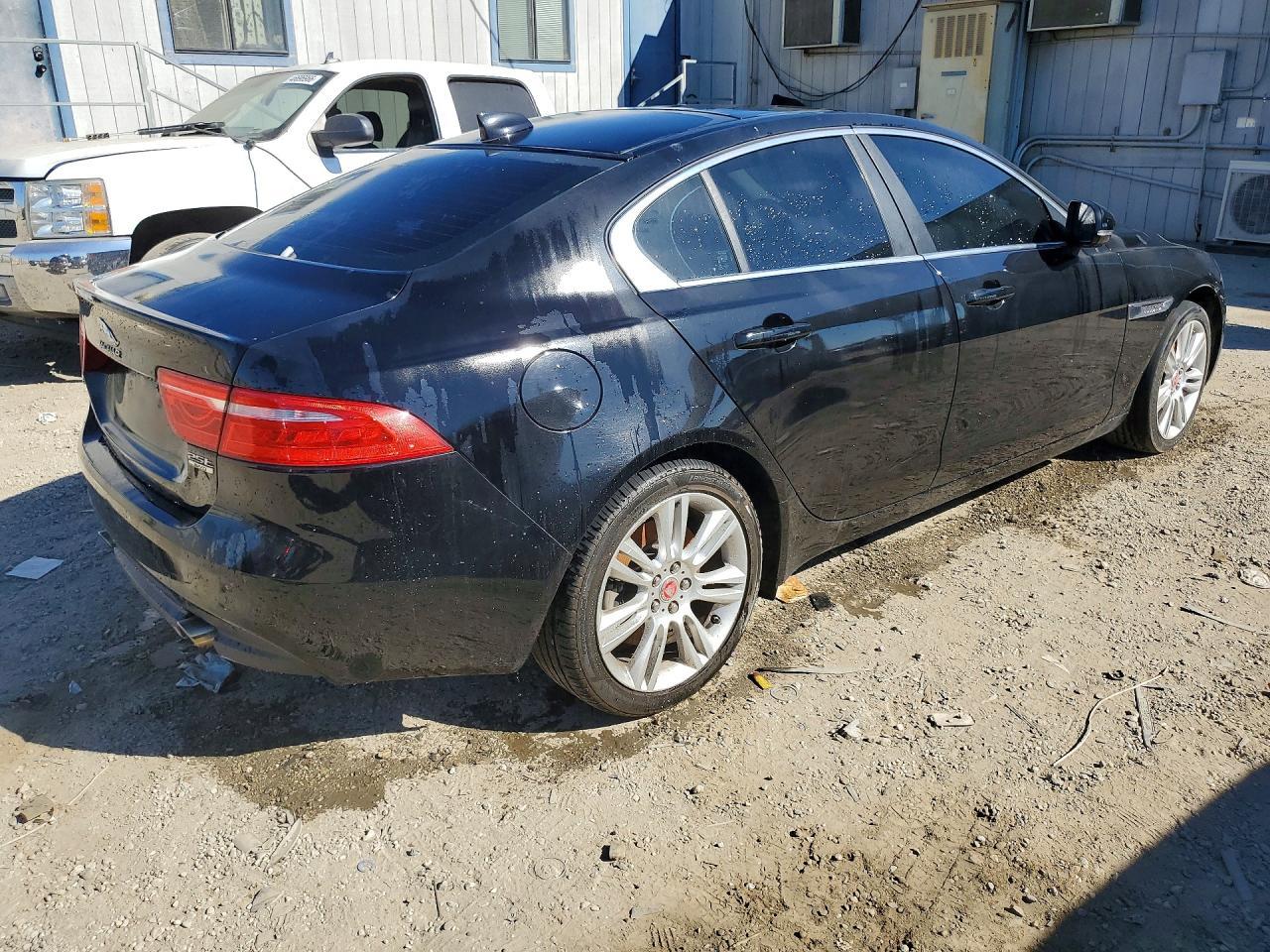 2019 Jaguar Xe Awd 4C 25T - Image 3