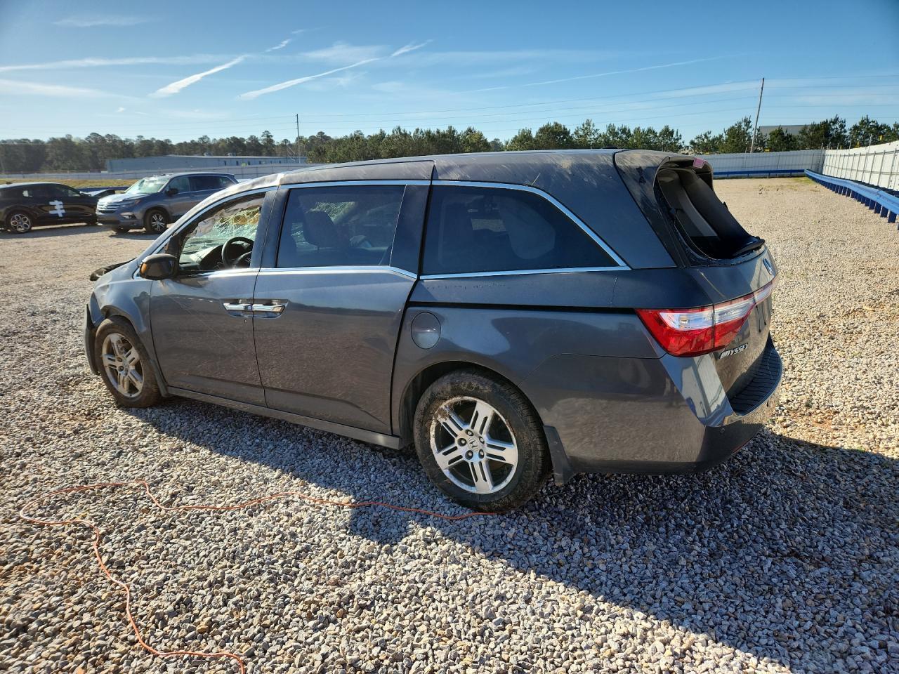 2011 Honda Odyssey Touring - Image 2