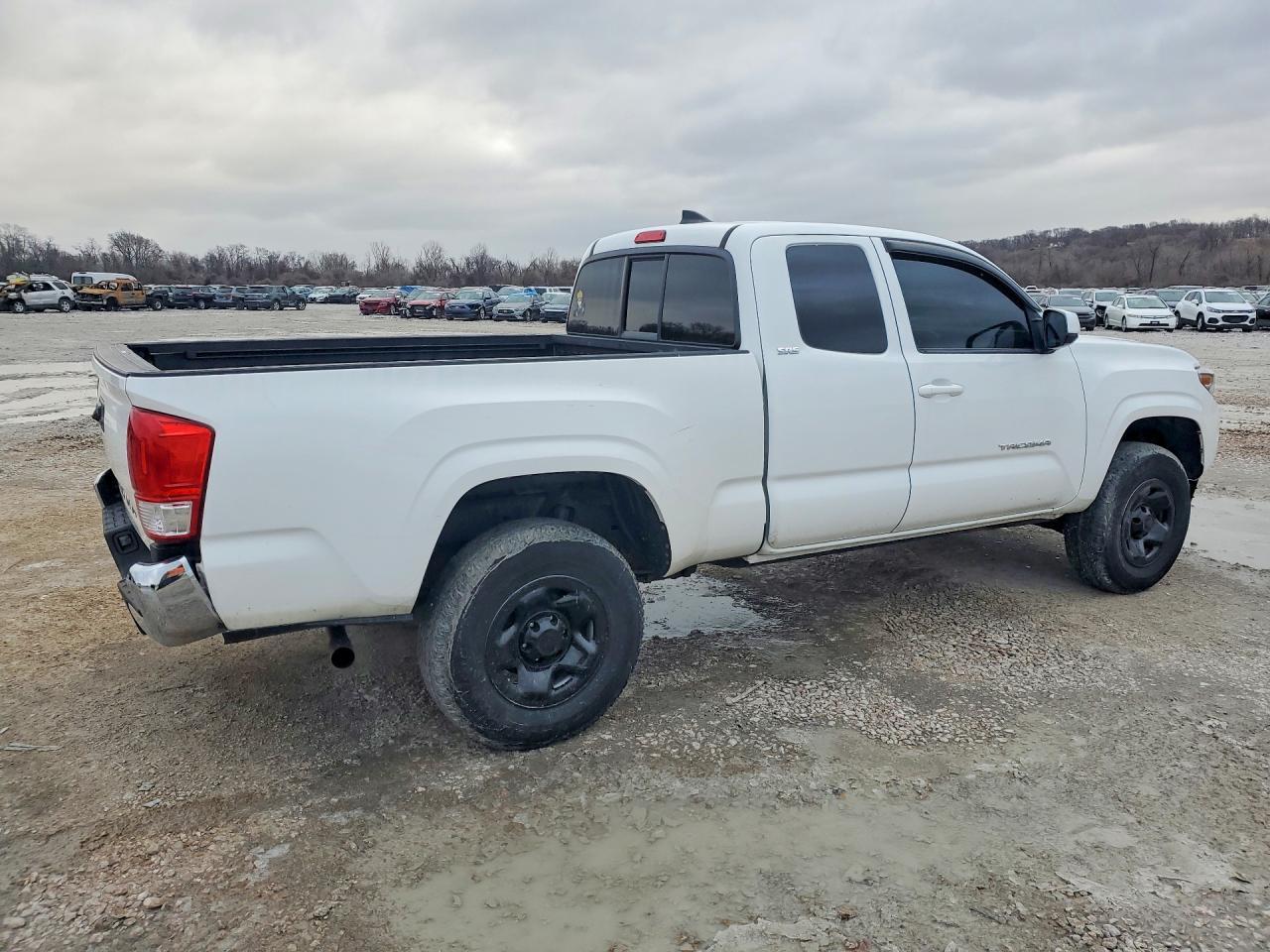 2017 Toyota Tacoma Sr5 - Фото 3