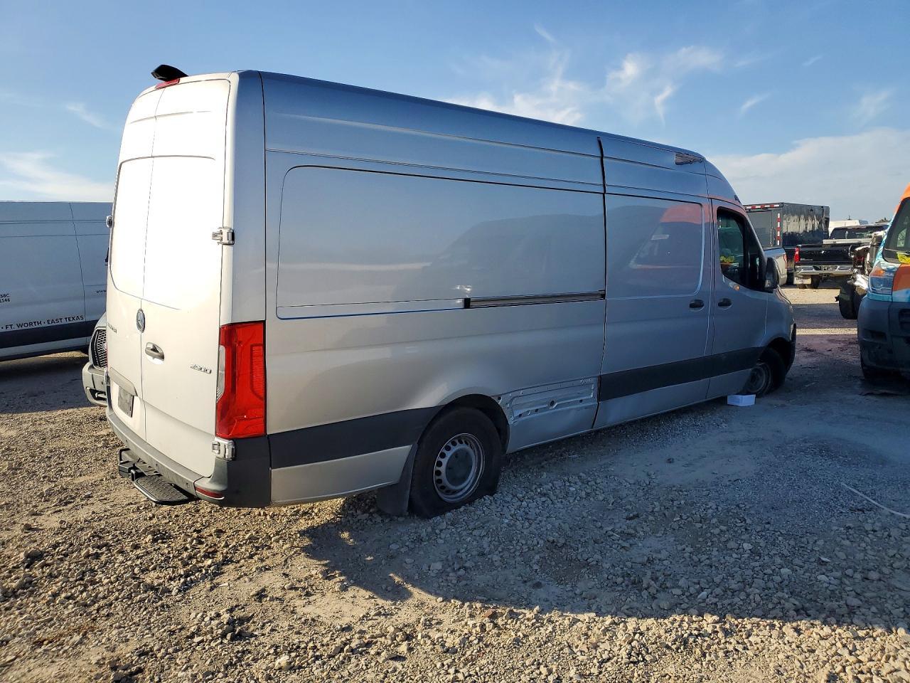 2023 Mercedes Benz Sprinter 2500 Delivery Van - Фото 3