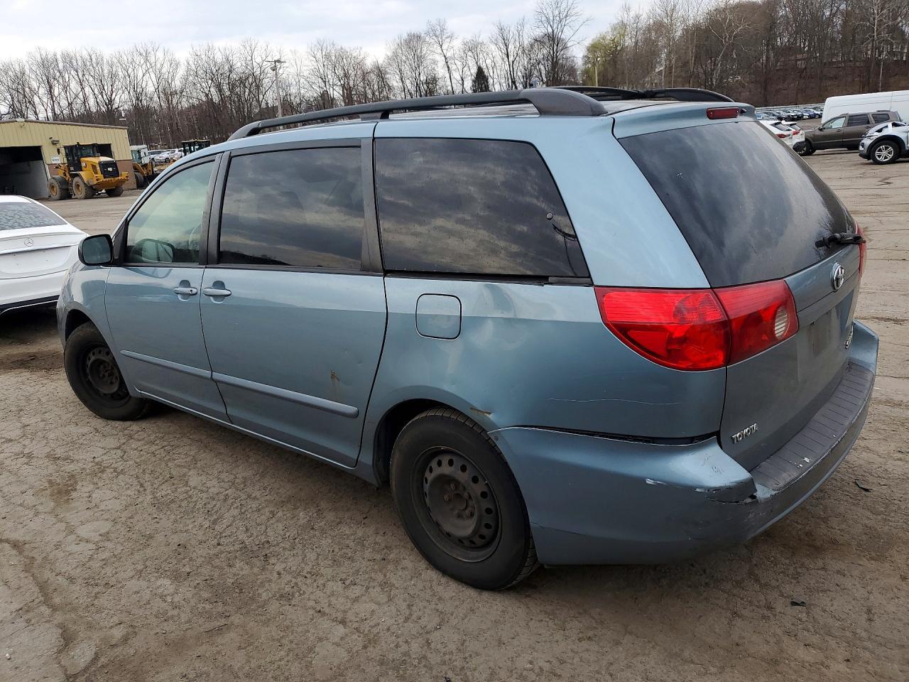 2007 Toyota Sienna - Фото 2