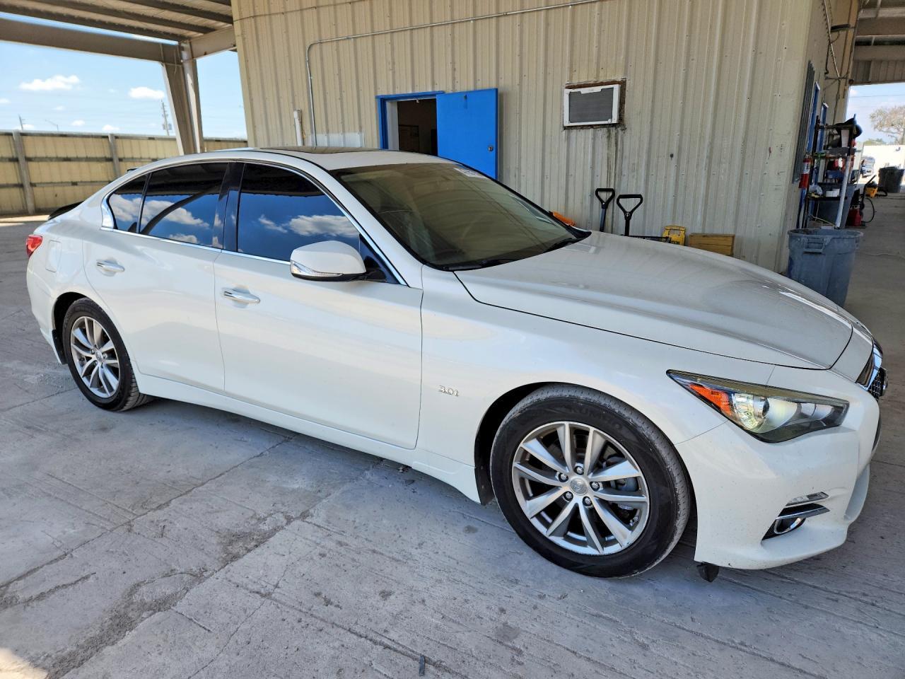 2017 Infiniti Q50 3.0T Premium - Фото 4