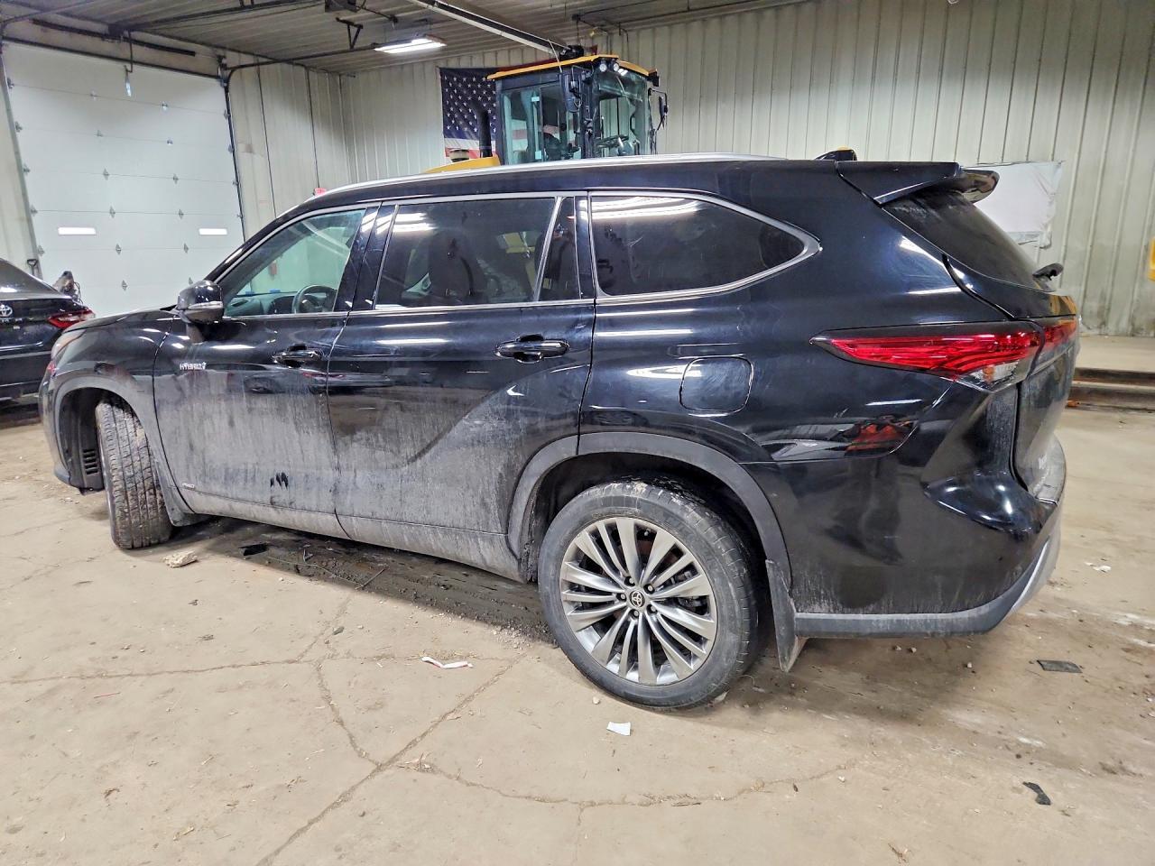 2021 Toyota Highlander Hybrid Platinum - Image 2