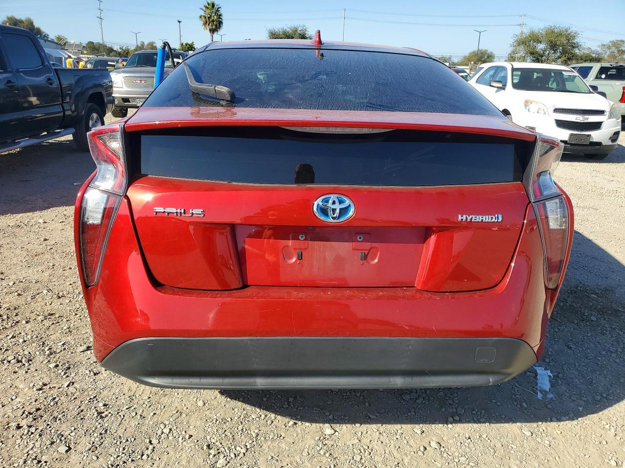 2016 Toyota Prius Three - Фото 6