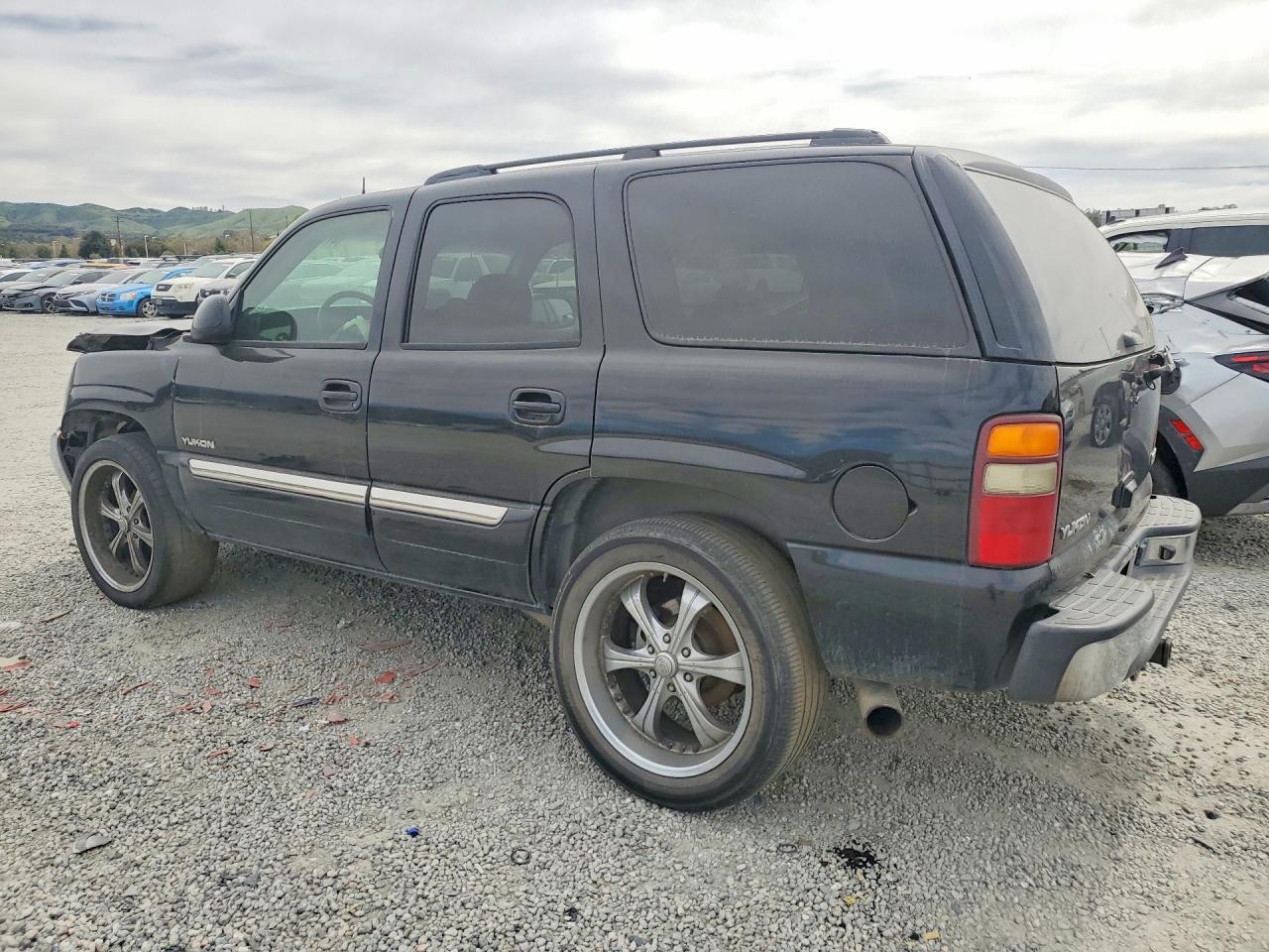 2005 GMC Yukon - Фото 2