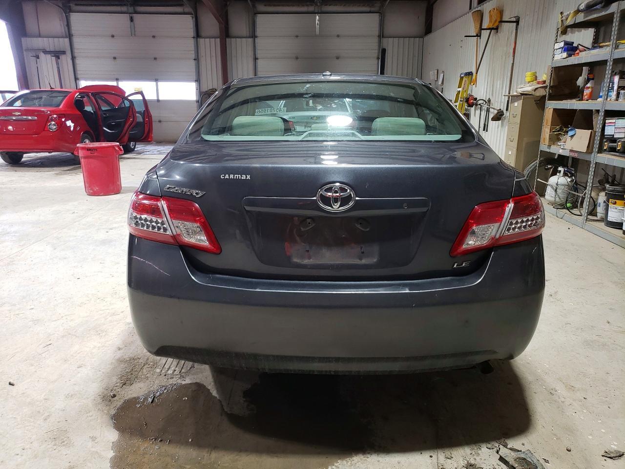 2011 Toyota Camry Le - Фото 6