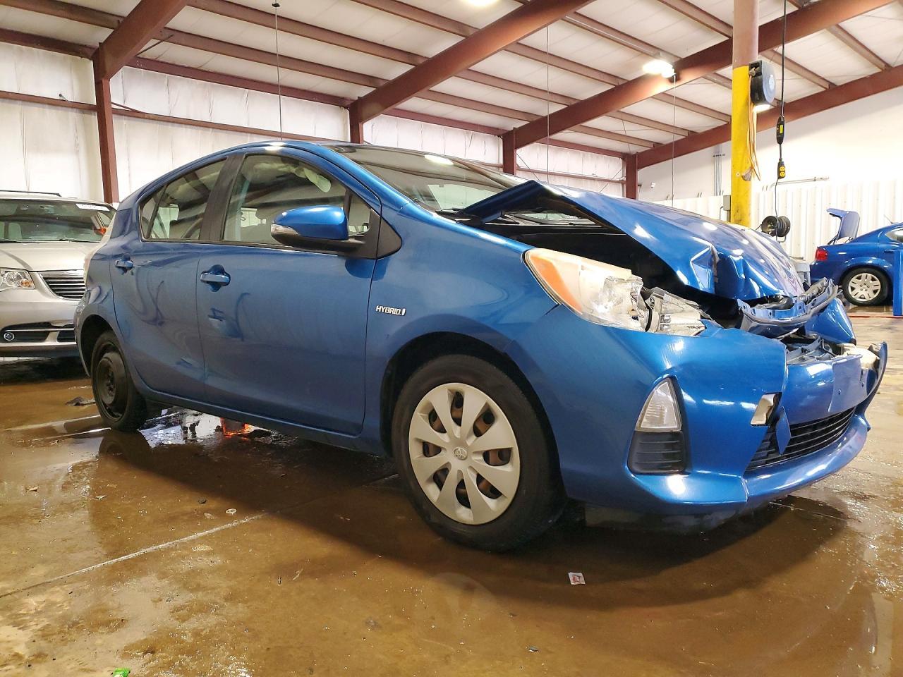 2013 Toyota Prius C Two - Фото 4