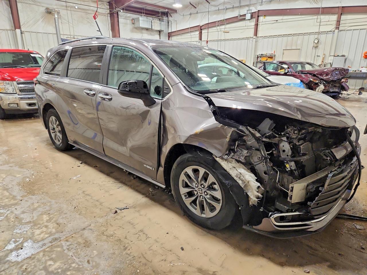 2021 Toyota Sienna Xle 7-Passenger - Фото 4