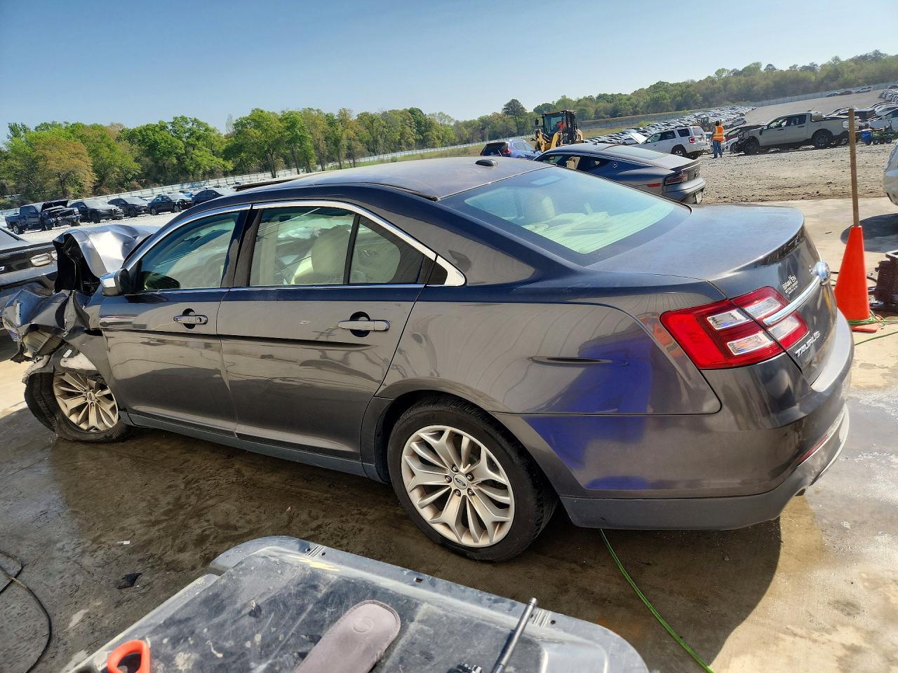 2018 Ford Taurus Limited - Фото 2