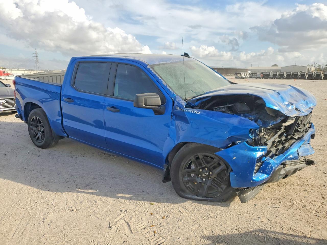 2023 Chevrolet Silverado C1500 Custom - Фото 4