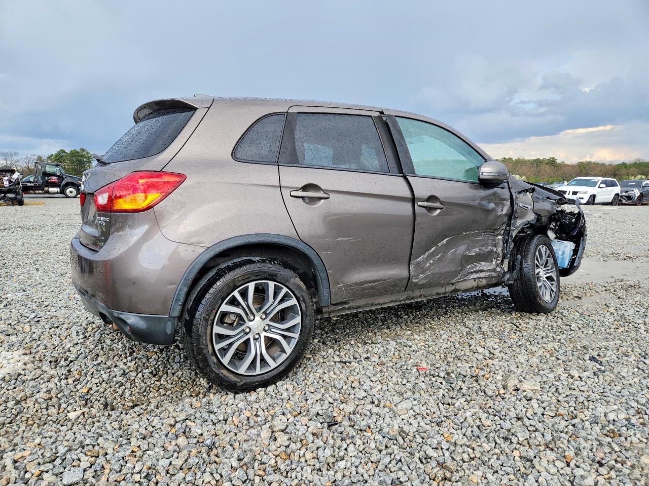 2017 Mitsubishi Outlander Sport Es - Image 3