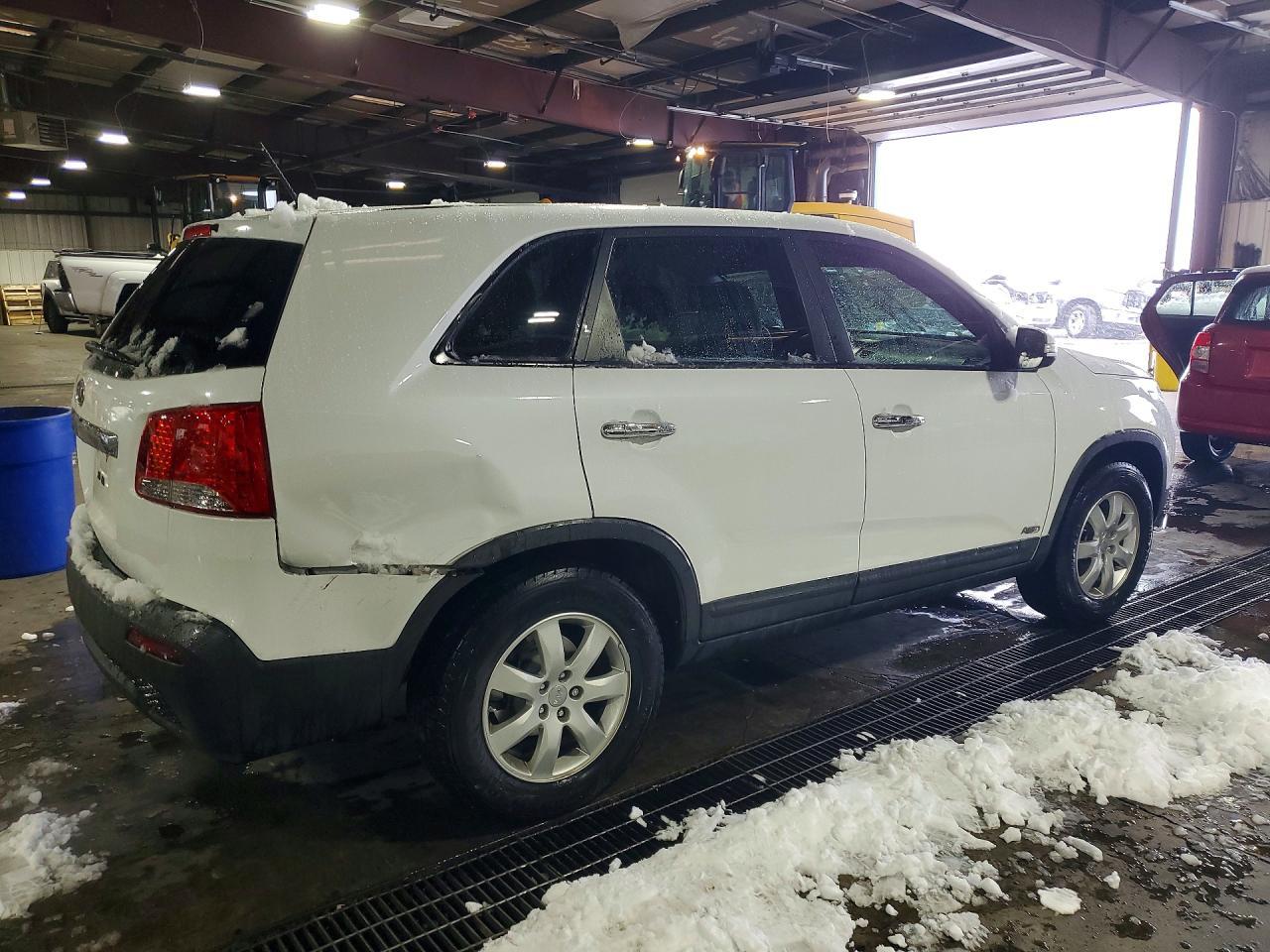 2013 Kia Sorento Lx - Image 3