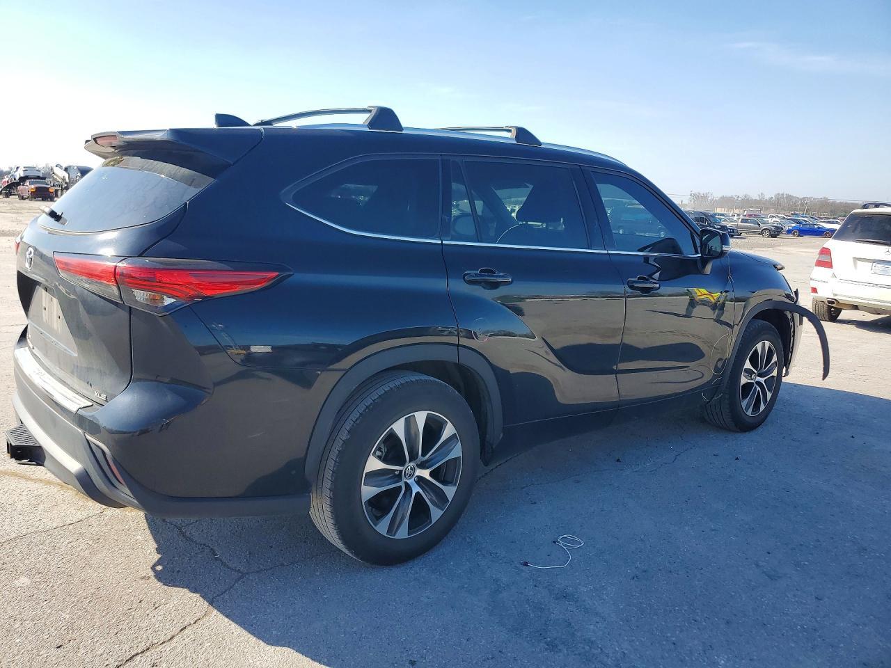 2021 Toyota Highlander Xle - Image 3