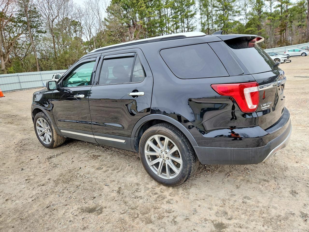 2016 Ford Explorer Limited - Image 2