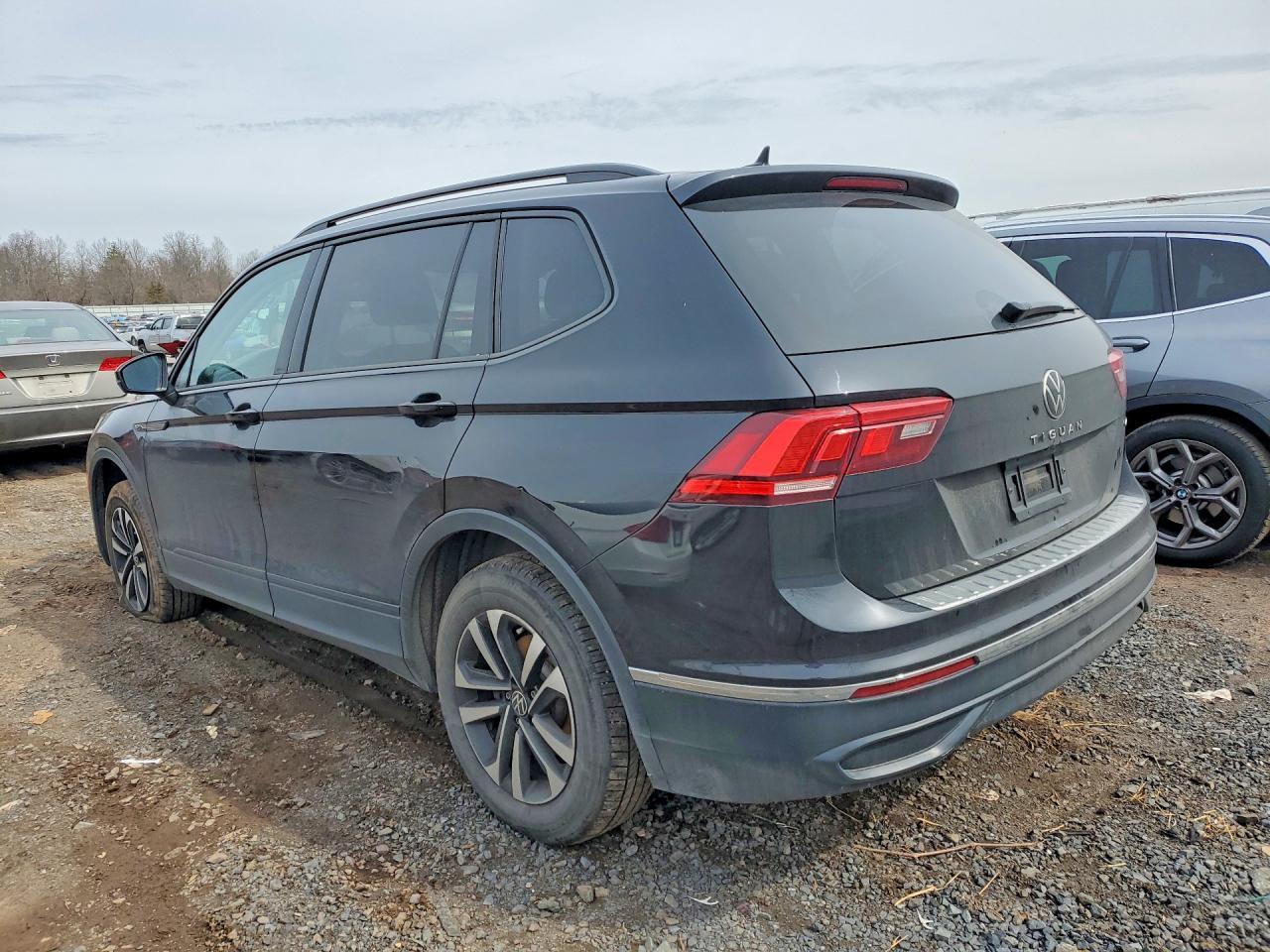 2022 Volkswagen Tiguan S - Фото 2
