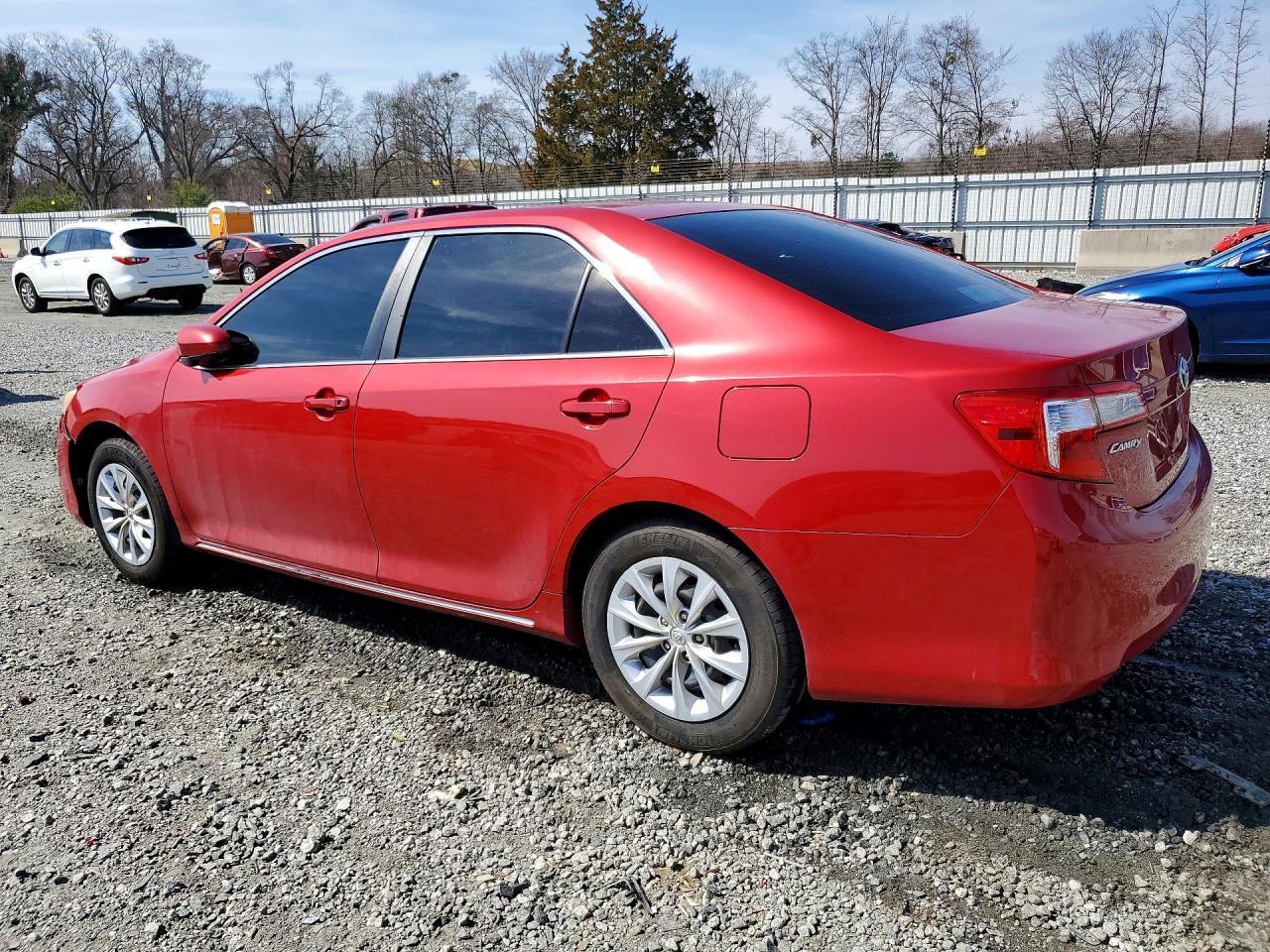 2012 Toyota Camry Le - Фото 2