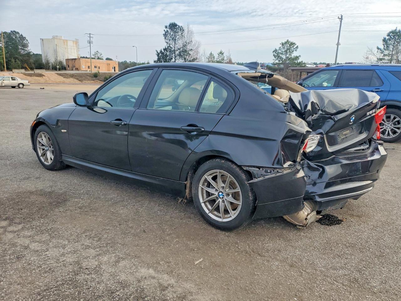 2010 BMW 328 I - Image 2